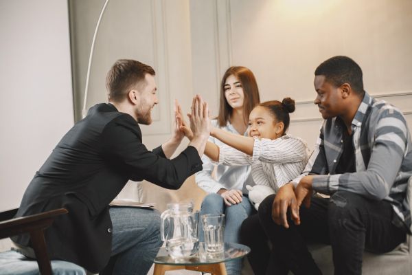 Famille d'accueil : ce que la plupart ignorent sur cet engagement