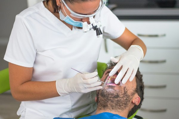 Soulager la douleur: Trouvez un urgence dentiste rapidement